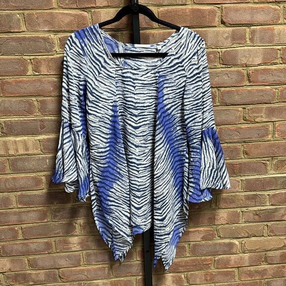 Larsen Gray Women’s Blue Animal Print Bell Sleeve Tunic Size Medium - Picture 2 of 8